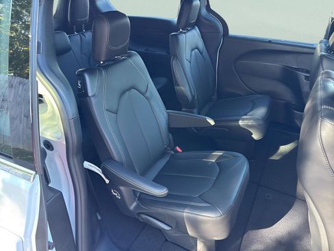 New 2026 Chrysler Pacifica Select image 39