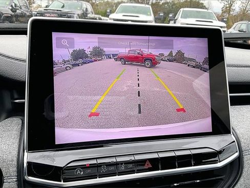 Used 2024 Jeep Compass Latitude image 14