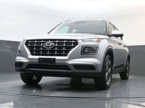 Certified 2025 Hyundai Venue SEL image 21