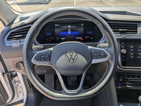 Used 2022 Volkswagen Tiguan SE AWD/4WD image 13