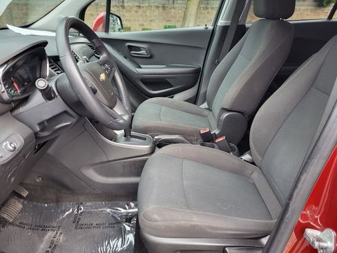 Used 2021 Chevrolet Trax LS w/ Tint and Cruise Package image 11
