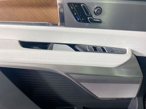 New 2026 Cadillac Vistiq Sport w/ LPO, Floor Liner Package image 23