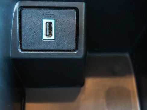 Used 2020 Ford Escape SE image 25