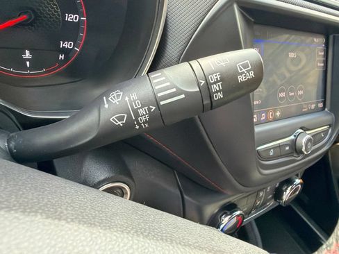 Used 2022 Chevrolet TrailBlazer RS FWD image 30