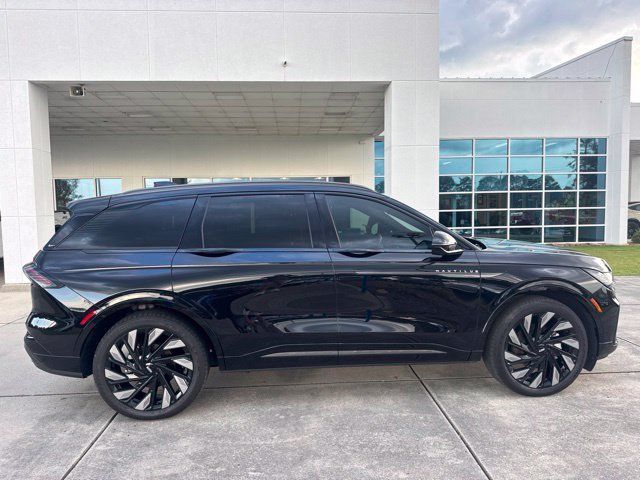 Used 2025 Lincoln Nautilus Reserve AWD/4WD image 8