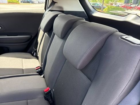 Used 2022 Honda HR-V LX image 18