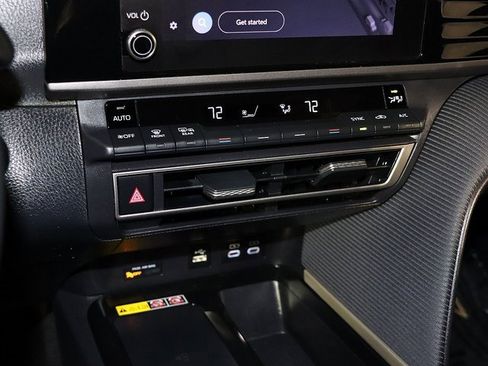 Used 2025 Toyota Camry SE image 17