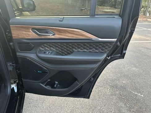 New 2025 Jeep Grand Cherokee Summit image 16