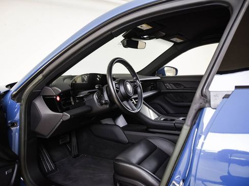 Used 2022 Porsche Taycan image 4