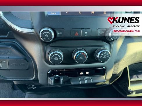 Used 2024 RAM 3500 Big Horn image 22