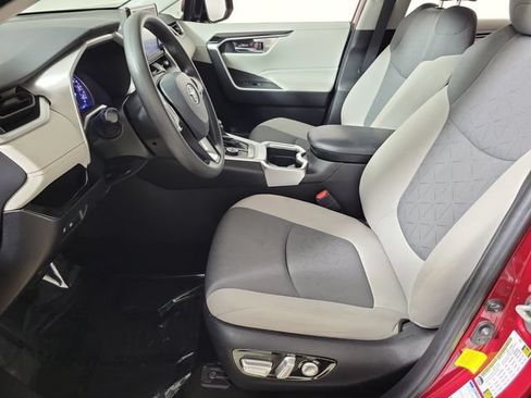 Used 2021 Toyota RAV4 XLE AWD/4WD image 19