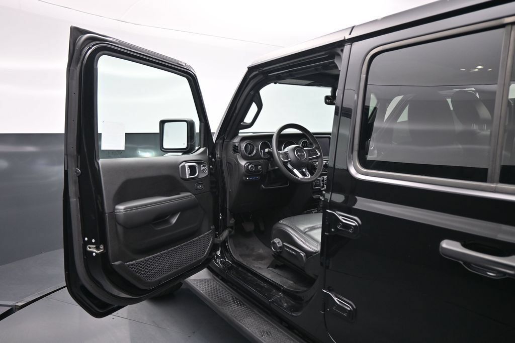 Used 2023 Jeep Wrangler Unlimited Sahara AWD/4WD image 9