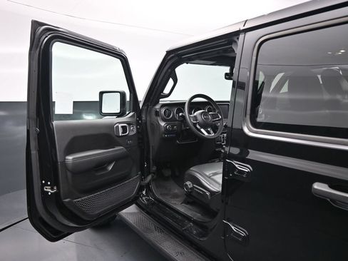 Used 2023 Jeep Wrangler Unlimited Sahara AWD/4WD image 9