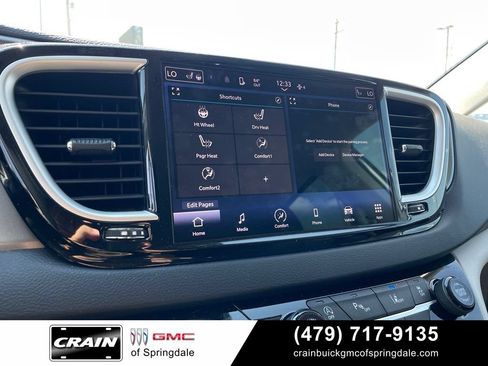 Used 2024 Chrysler Pacifica Touring-L FWD image 17