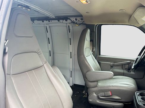Used 2023 GMC Savana 3500 w/ Driver Convenience Package image 24