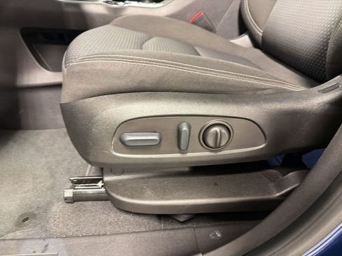 Used 2023 GMC Terrain SLE w/ Driver Convenience Package FWD image 13