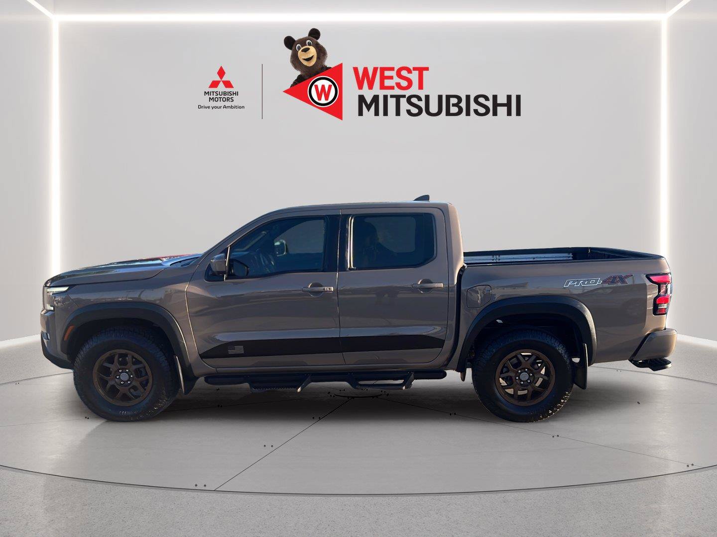 Used 2023 Nissan Frontier PRO-4X w/ Pro Convenience Package AWD/4WD image 2