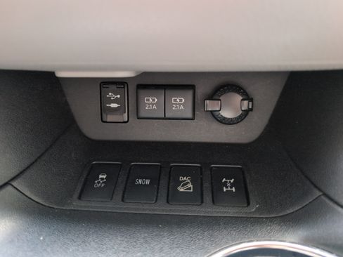 Used 2018 Toyota Highlander XLE AWD/4WD image 41