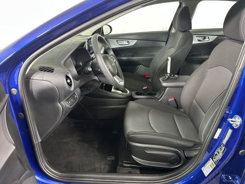Used 2023 Kia Forte LXS w/ LXS Technology Package image 11