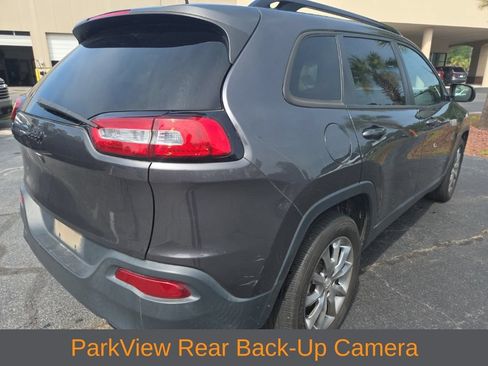 Used 2018 Jeep Cherokee Latitude w/ Altitude Package FWD image 6