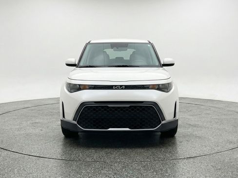 Used 2025 Kia Soul LX w/ LX Technology Package image 2