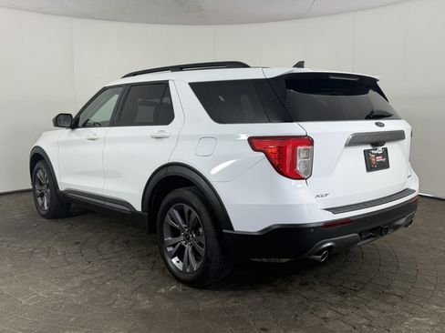 Used 2022 Ford Explorer XLT w/ Equipment Group 202A AWD/4WD image 5