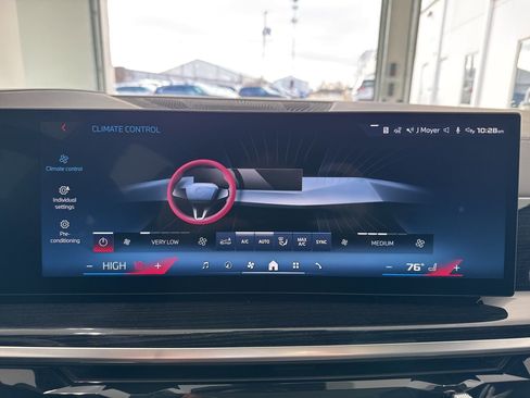 New 2026 BMW X5 M60i w/ Climate Comfort Package image 25