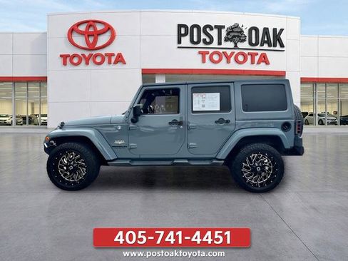 Used 2015 Jeep Wrangler Unlimited Sahara w/ Connectivity Group AWD/4WD image 4