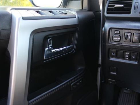 Used 2022 Toyota 4Runner Limited AWD/4WD image 15