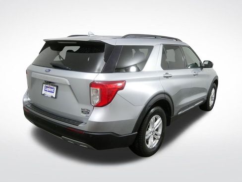 Used 2020 Ford Explorer XLT w/ Equipment Group 202A AWD/4WD image 4