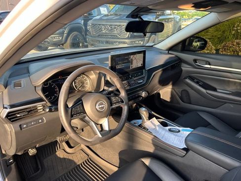 Used 2024 Nissan Altima 2.5 SR w/ SR Premium Package FWD image 6
