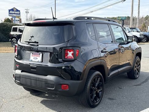 Used 2023 Jeep Renegade Altitude image 3
