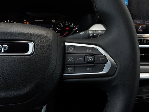 Used 2025 Jeep Compass Limited AWD/4WD image 37