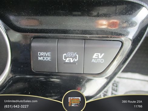 Used 2022 Toyota Prius Prime XLE FWD image 11