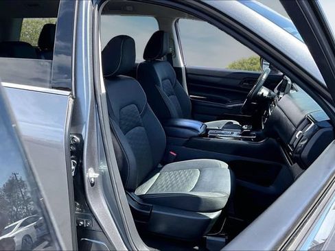 Certified 2024 Nissan Pathfinder SV FWD image 29