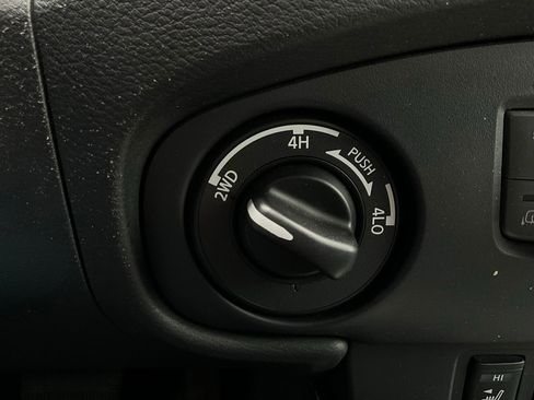 Used 2022 Nissan Frontier SV image 26