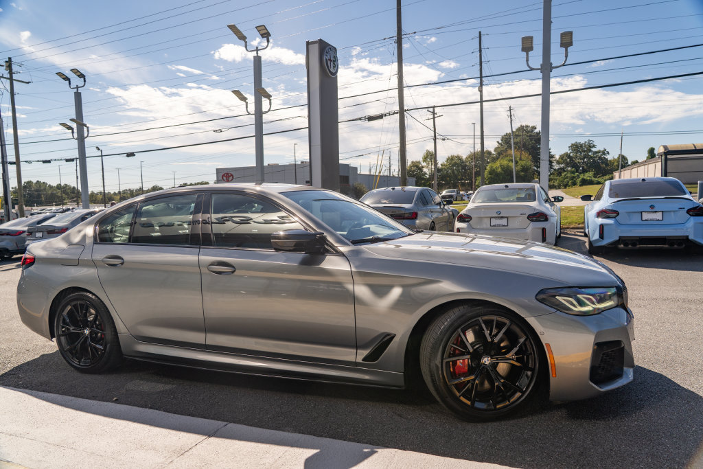 Used 2023 BMW M550i xDrive w/ Dynamic Handling Package AWD/4WD image 10
