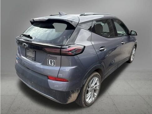 Used 2023 Chevrolet Bolt EUV LT w/ Driver Confidence Package FWD image 4