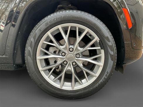 Used 2023 Jeep Grand Cherokee Summit image 16