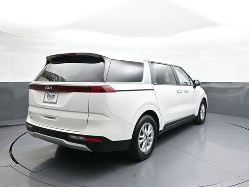Used 2024 Kia Carnival LX FWD image 6
