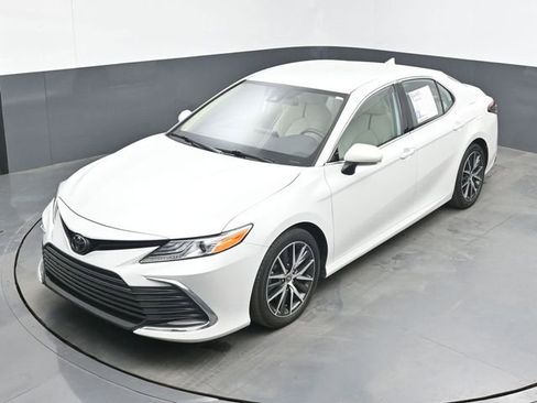Used 2022 Toyota Camry XLE FWD image 15