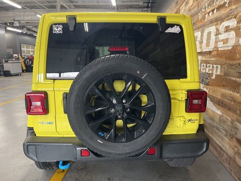Used 2023 Jeep Wrangler Unlimited Sahara w/ Cold Weather Group AWD/4WD image 8