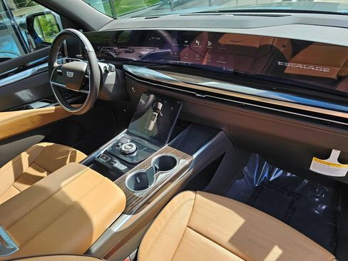 New 2026 Cadillac Escalade Luxury w/ Touring Package AWD/4WD image 10