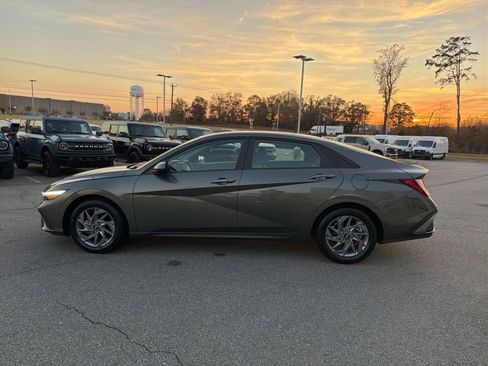 Used 2024 Hyundai Elantra SEL image 6