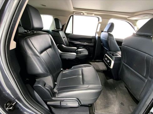 Used 2022 Ford Expedition XLT image 25