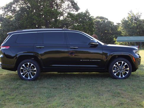 Used 2021 Jeep Grand Cherokee L Overland w/ Luxury Tech Group IV AWD/4WD image 16