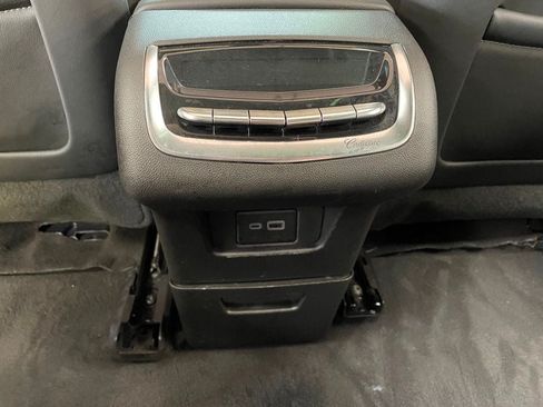 Used 2023 Cadillac XT6 Premium Luxury w/ Technology Package AWD/4WD image 25