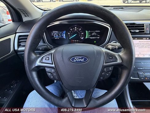 Used 2019 Ford Fusion SE FWD image 19
