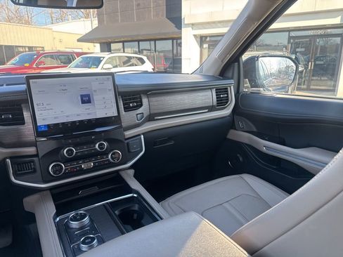 Used 2024 Ford Expedition Max Limited image 12