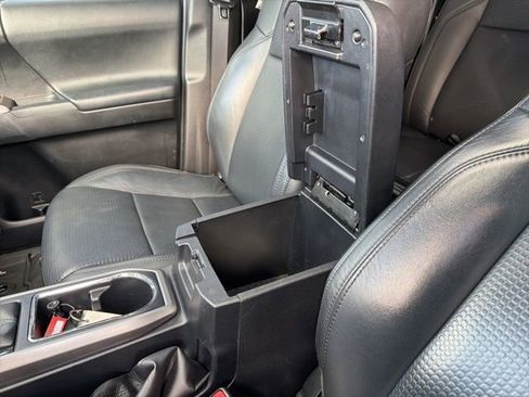 Used 2019 Toyota Tacoma Limited image 22